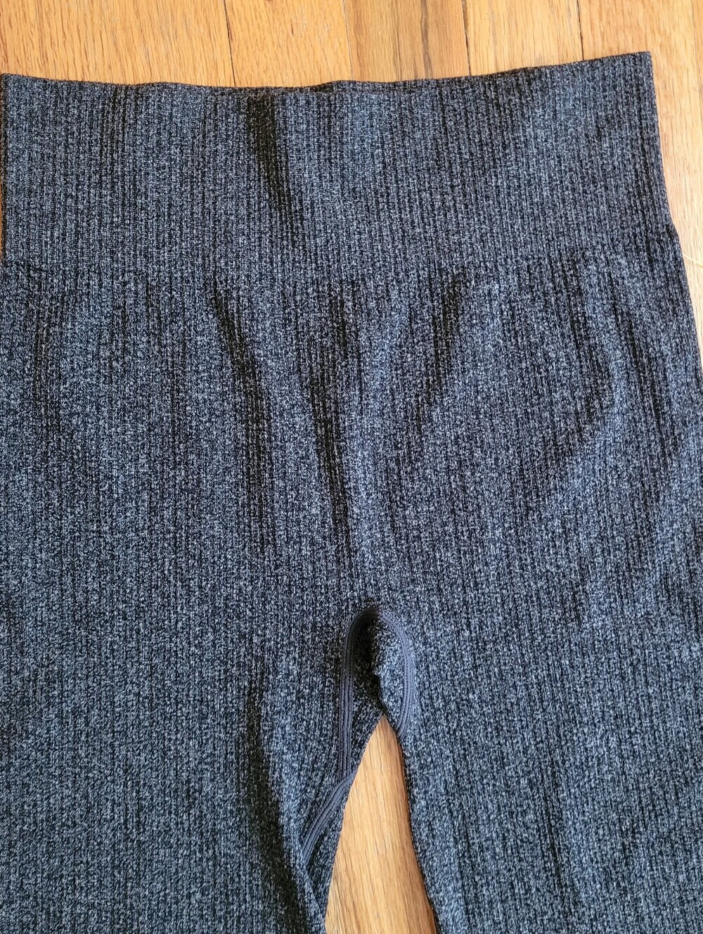 Ribbed Stretchy Flared Yoga Pants in Dark Gray Size Medium Excellent Condition - Picture 9 of 9